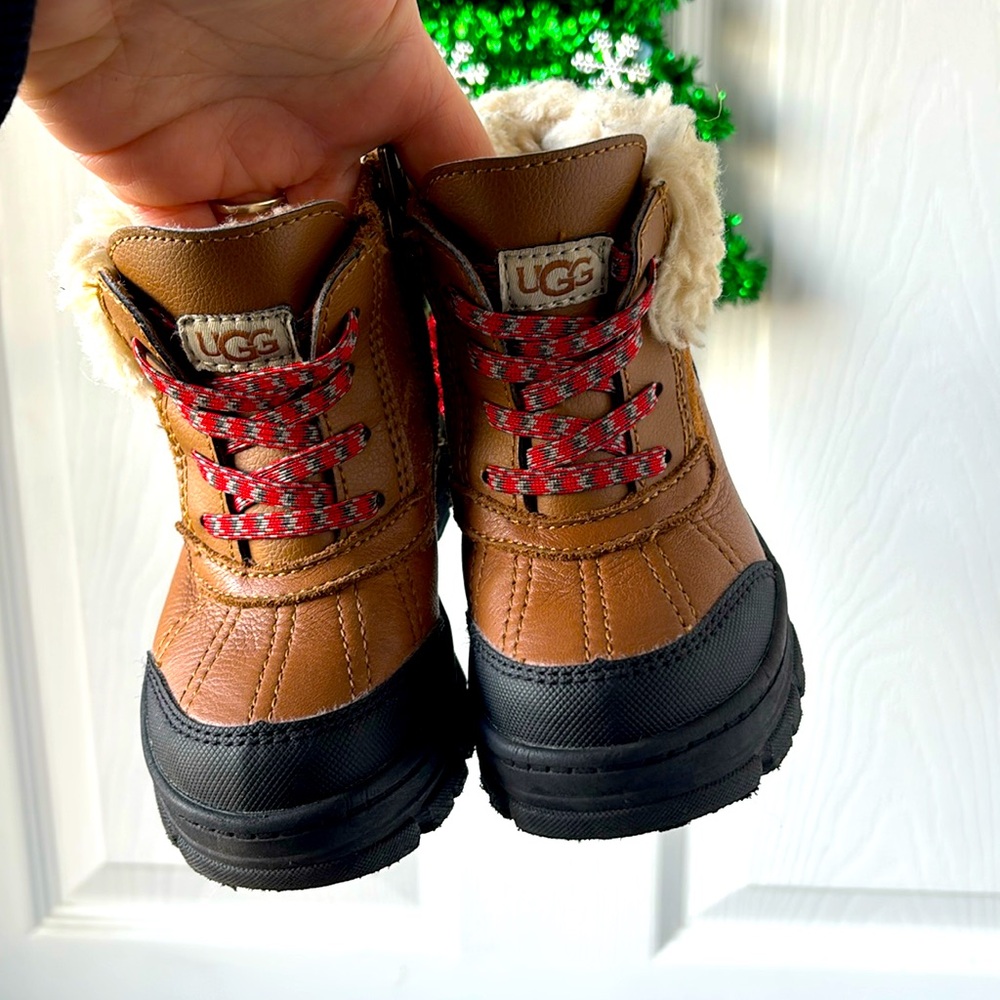 Ugg toddler snow boot. Waterproof, size 8T